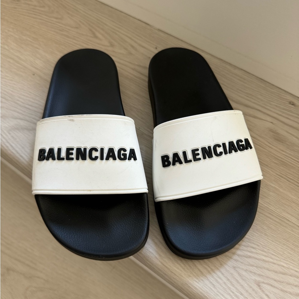 Balenciaga pool slides